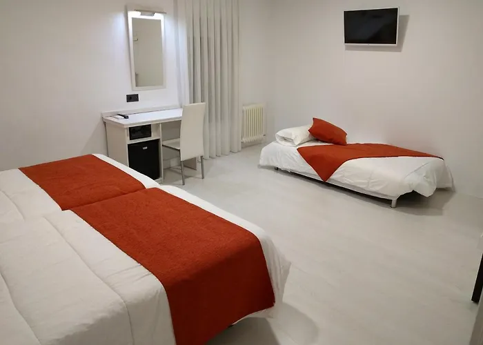 Emperatriz I فندق 3*